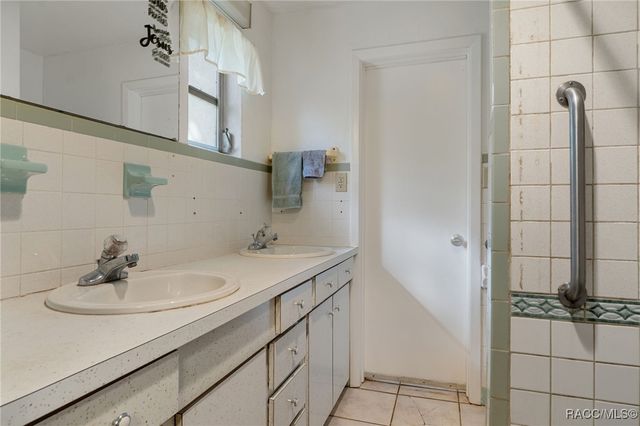 8372 E Lake Bradley Road, Floral City, FL 34436