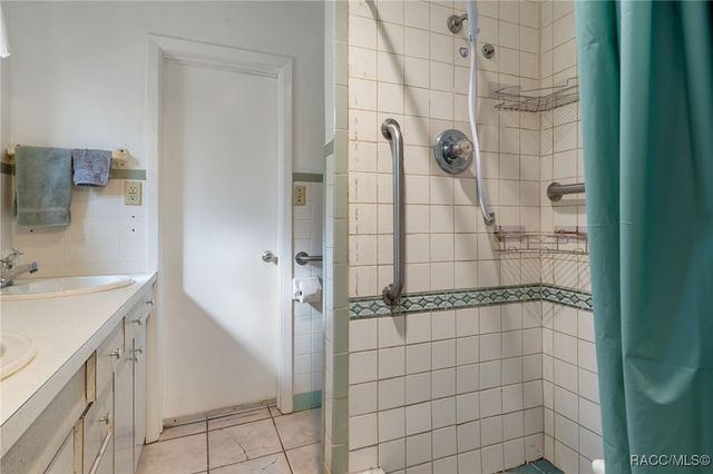 8372 E Lake Bradley Road, Floral City, FL 34436