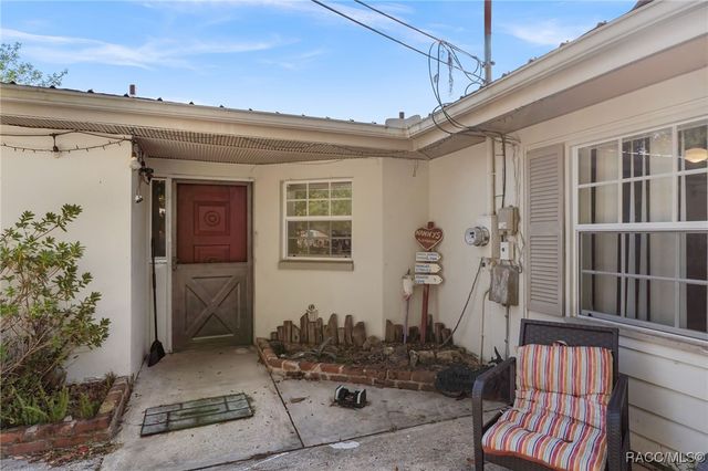 8372 E Lake Bradley Road, Floral City, FL 34436