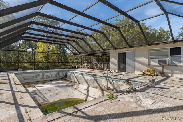 8372 E Lake Bradley Road, Floral City, FL 34436