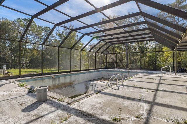 8372 E Lake Bradley Road, Floral City, FL 34436
