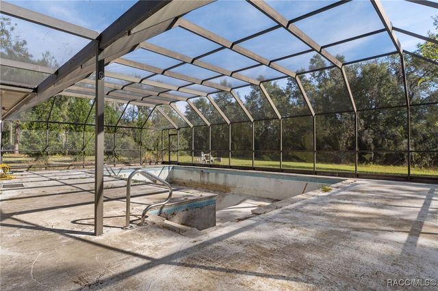 8372 E Lake Bradley Road, Floral City, FL 34436