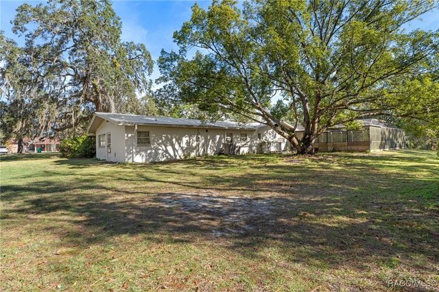 8372 E Lake Bradley Road, Floral City, FL 34436