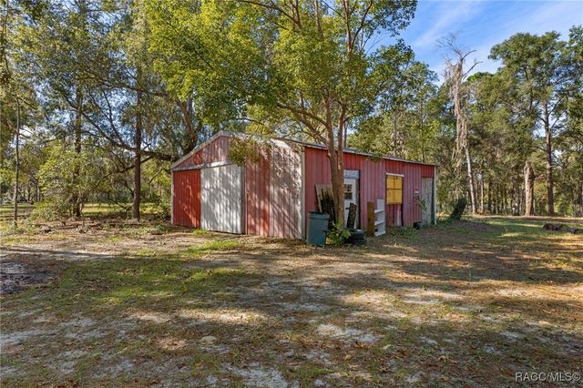 8372 E Lake Bradley Road, Floral City, FL 34436