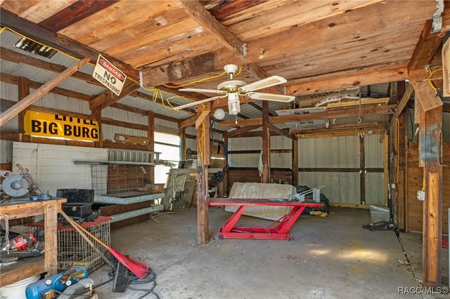 8372 E Lake Bradley Road, Floral City, FL 34436