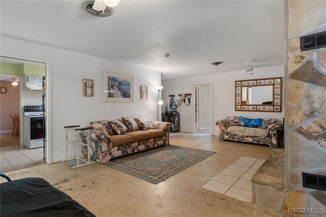 8372 E Lake Bradley Road, Floral City, FL 34436