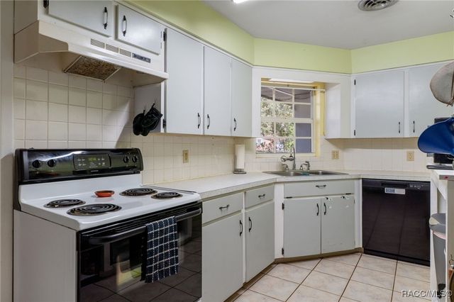 8372 E Lake Bradley Road, Floral City, FL 34436