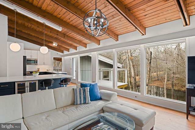 10611 ALLENWOOD LN, Great Falls, VA 22066