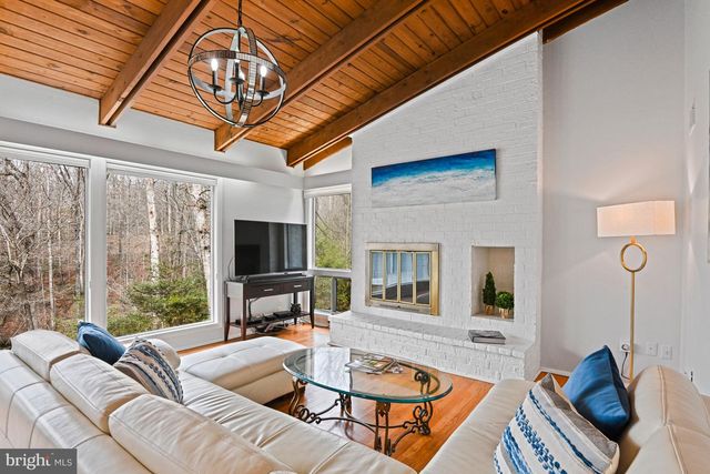 10611 ALLENWOOD LN, Great Falls, VA 22066