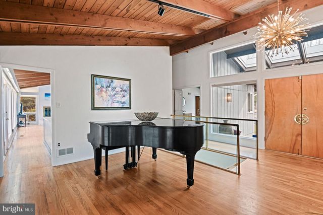 10611 ALLENWOOD LN, Great Falls, VA 22066