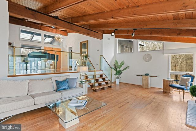 10611 ALLENWOOD LN, Great Falls, VA 22066