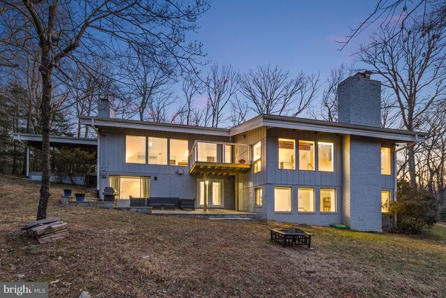 10611 ALLENWOOD LN, Great Falls, VA 22066