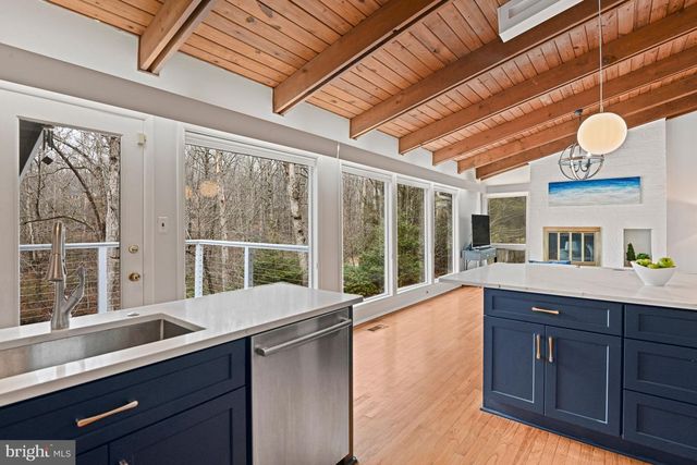 10611 ALLENWOOD LN, Great Falls, VA 22066