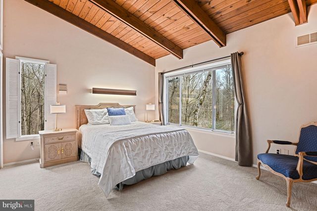 10611 ALLENWOOD LN, Great Falls, VA 22066