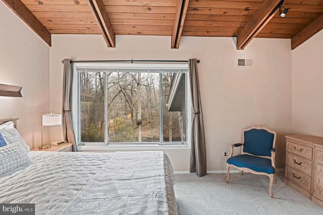 10611 ALLENWOOD LN, Great Falls, VA 22066