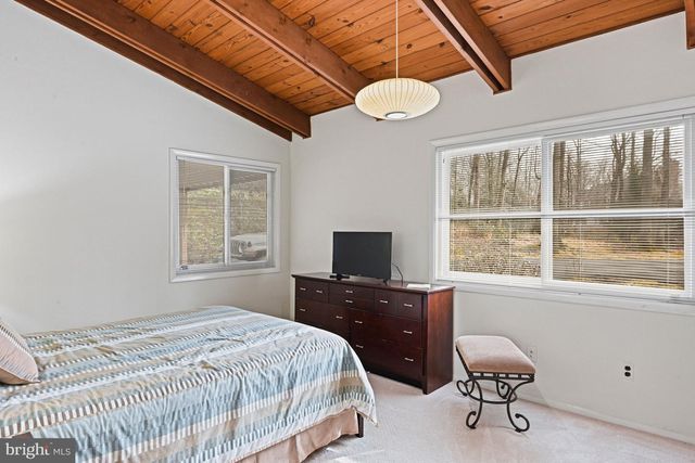 10611 ALLENWOOD LN, Great Falls, VA 22066