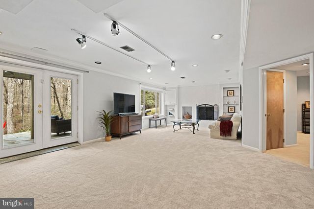 10611 ALLENWOOD LN, Great Falls, VA 22066