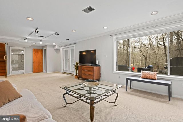 10611 ALLENWOOD LN, Great Falls, VA 22066