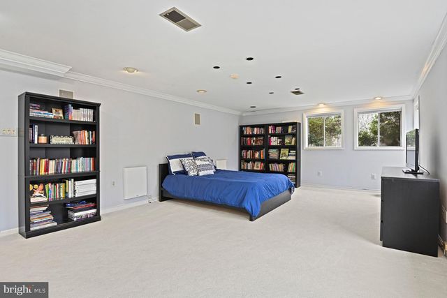 10611 ALLENWOOD LN, Great Falls, VA 22066