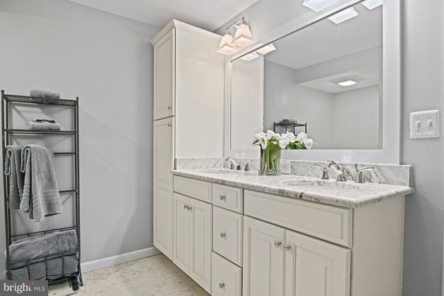 10611 ALLENWOOD LN, Great Falls, VA 22066