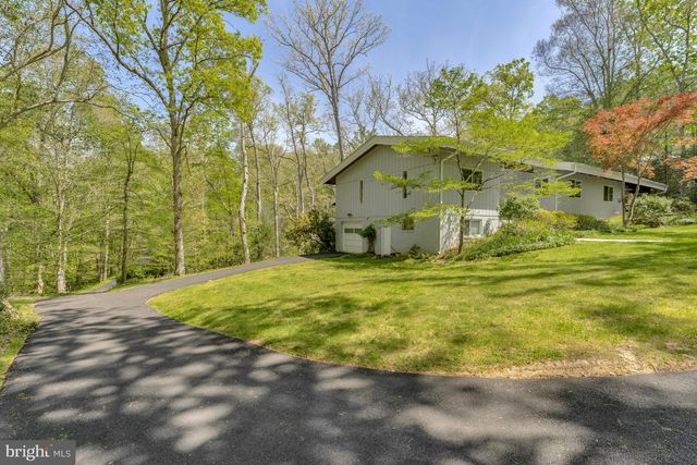 10611 ALLENWOOD LN, Great Falls, VA 22066