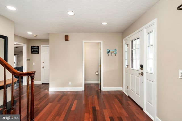 33 BEECHWOOD DR, Robbinsville, NJ 08691