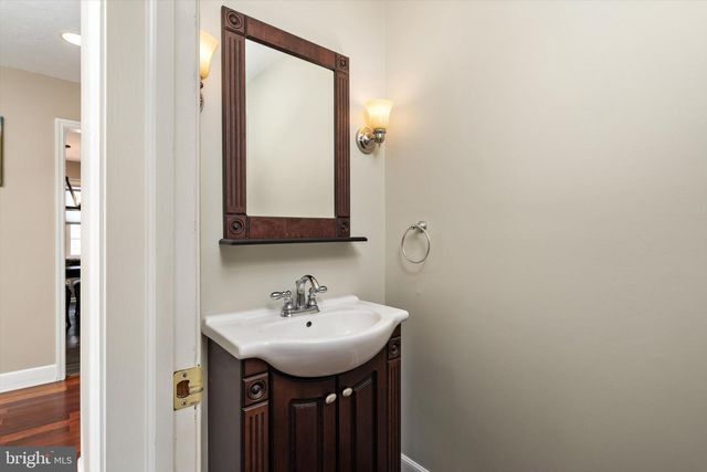 33 BEECHWOOD DR, Robbinsville, NJ 08691