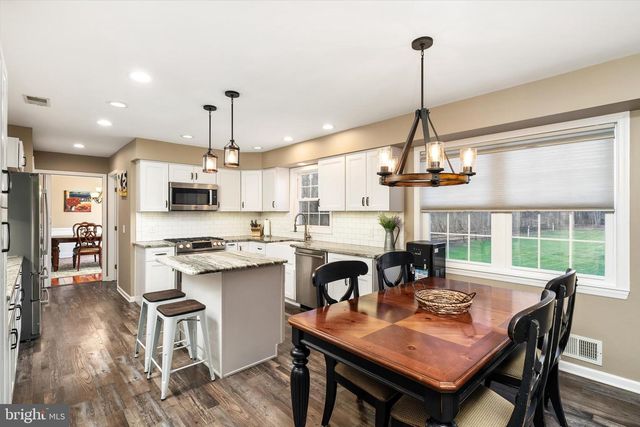 33 BEECHWOOD DR, Robbinsville, NJ 08691