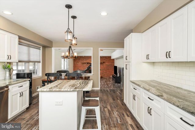 33 BEECHWOOD DR, Robbinsville, NJ 08691