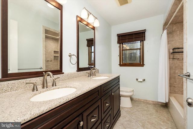 33 BEECHWOOD DR, Robbinsville, NJ 08691