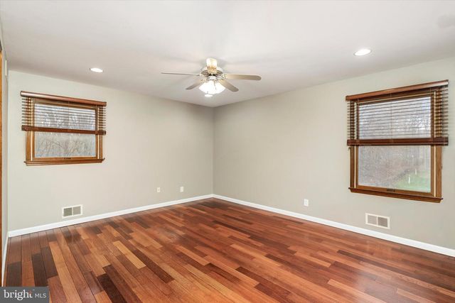 33 BEECHWOOD DR, Robbinsville, NJ 08691