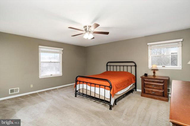 33 BEECHWOOD DR, Robbinsville, NJ 08691