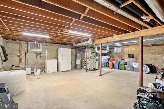 33 BEECHWOOD DR, Robbinsville, NJ 08691