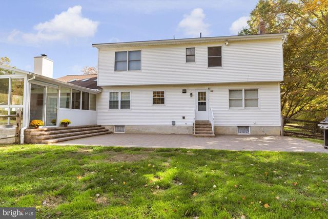 33 BEECHWOOD DR, Robbinsville, NJ 08691