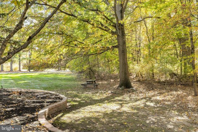 33 BEECHWOOD DR, Robbinsville, NJ 08691