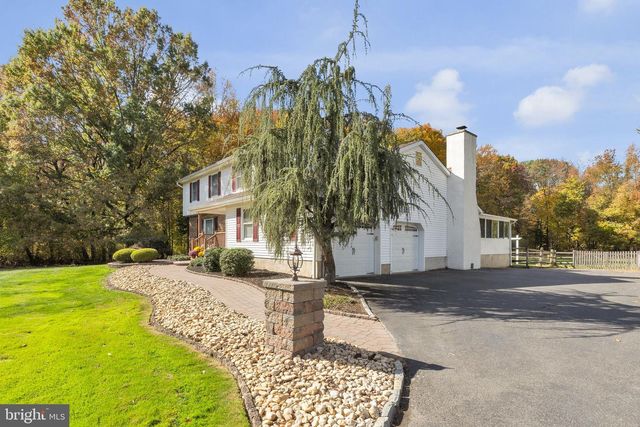 33 BEECHWOOD DR, Robbinsville, NJ 08691