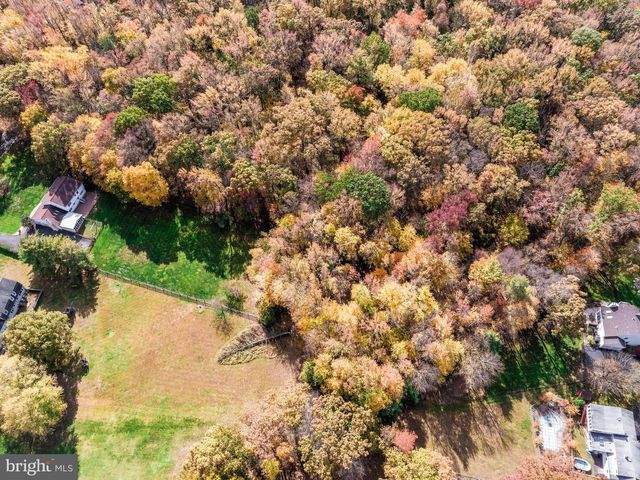 33 BEECHWOOD DR, Robbinsville, NJ 08691