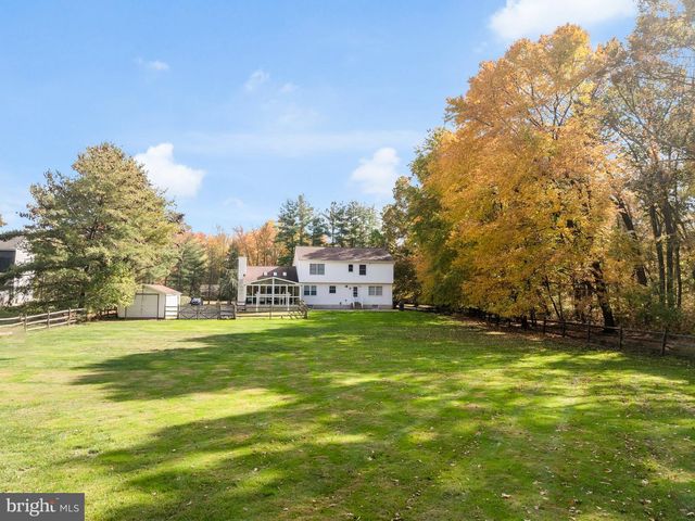 33 BEECHWOOD DR, Robbinsville, NJ 08691