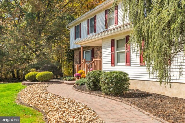 33 BEECHWOOD DR, Robbinsville, NJ 08691