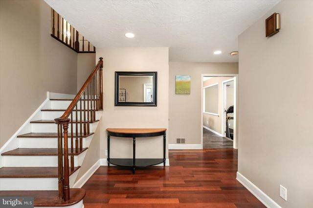 33 BEECHWOOD DR, Robbinsville, NJ 08691