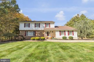 33 BEECHWOOD DR, Robbinsville, NJ 08691