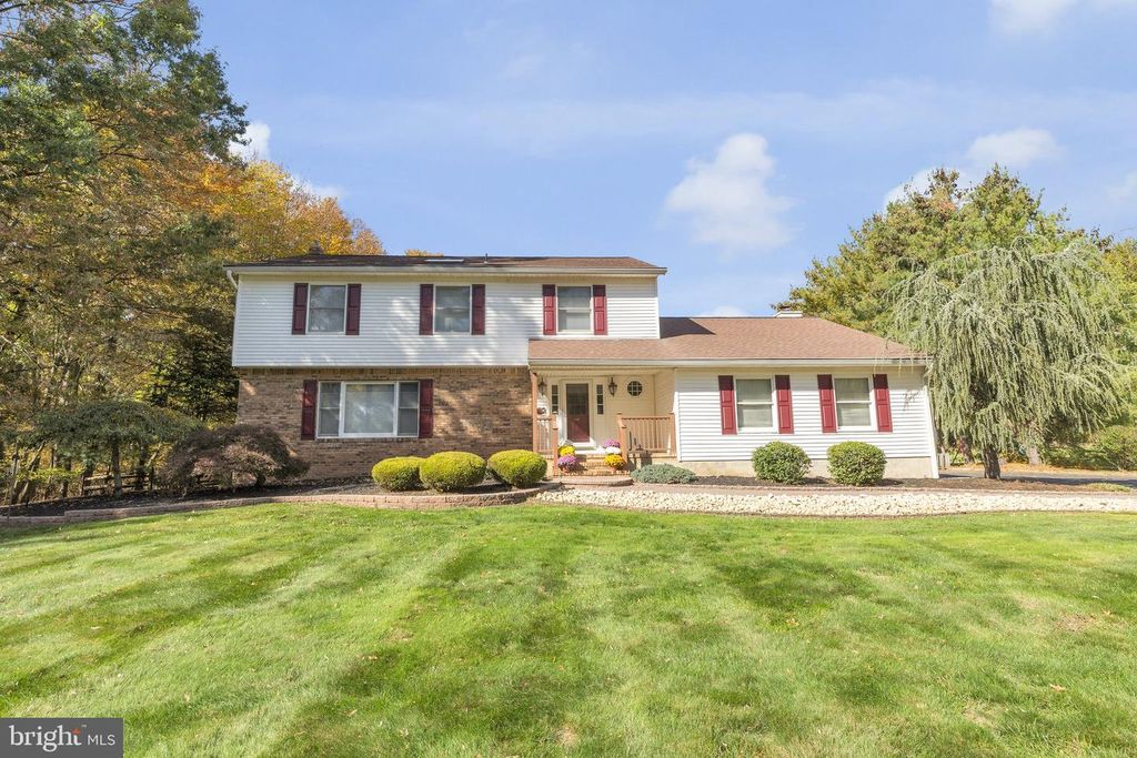 33 BEECHWOOD DR, Robbinsville, NJ 08691