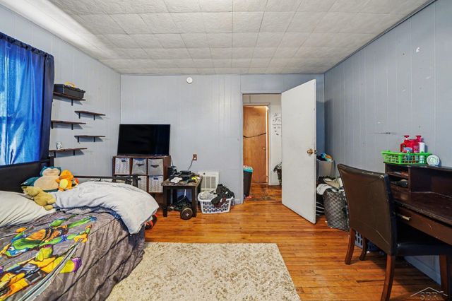 123 S Cayuga Street, Buchanan, MI 49107