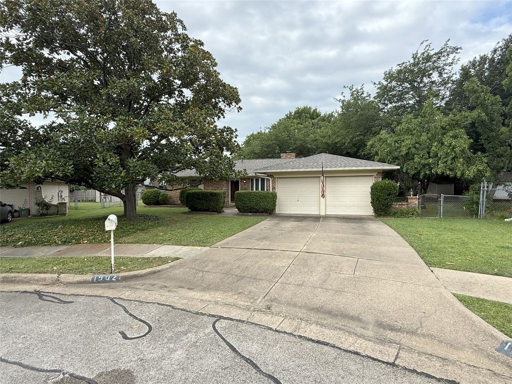 1902 Green Apple Lane, Arlington, TX 76014