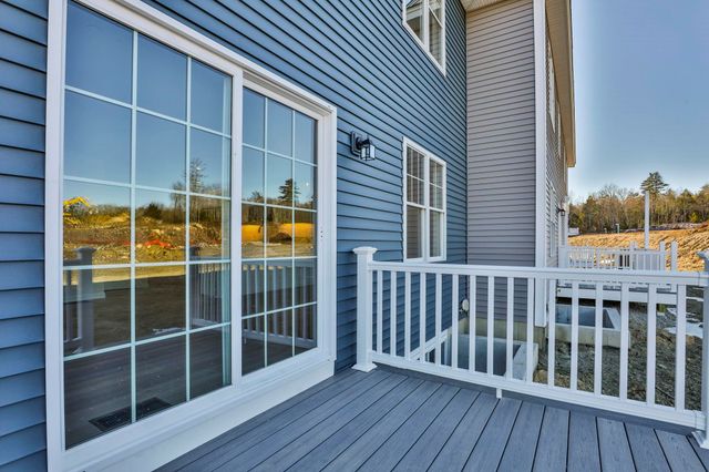 71 Crestview Way, Raymond, NH 03077