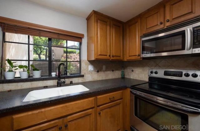 2804 Winthrop Ave., Carlsbad, CA 92010