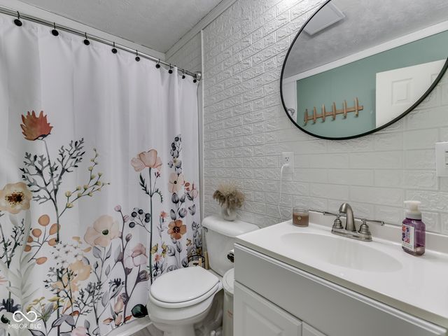 712 E Greenview Drive, Greensburg, IN 47240