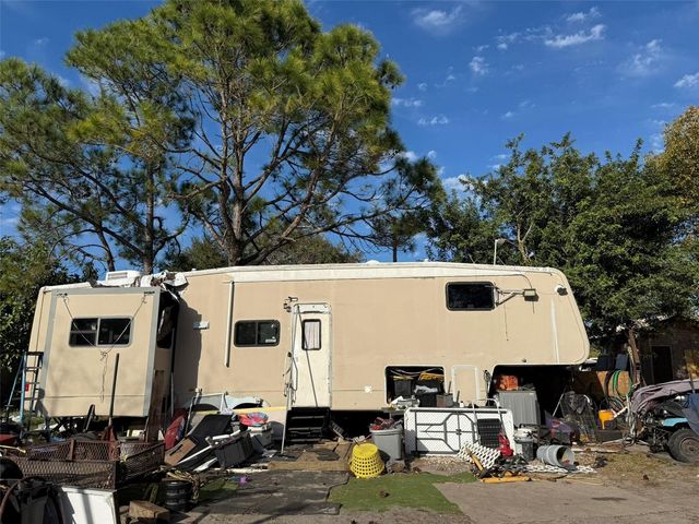 9013 BURR DRIVE, Polk City, FL 33868