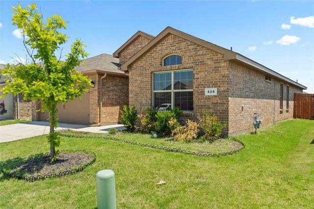 828 Rutherford Drive, Crowley, TX 76036