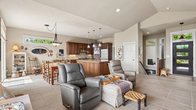 6615 S Springview St, Spokane, WA 99224